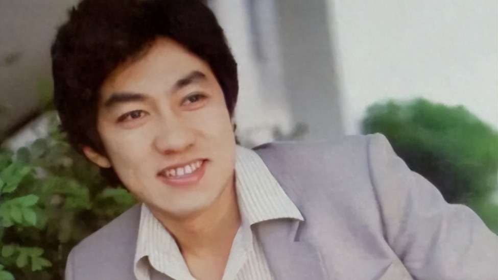 原来他已去世13年！曾因春晚一夜爆红，当过局长，无儿无女太凄凉封面图