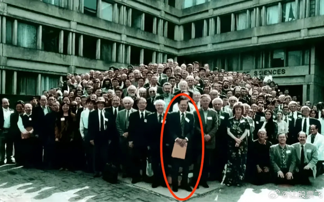 杨振宁在香港中文大学的演讲《八十述怀 ─ 我所认识的物理学家》