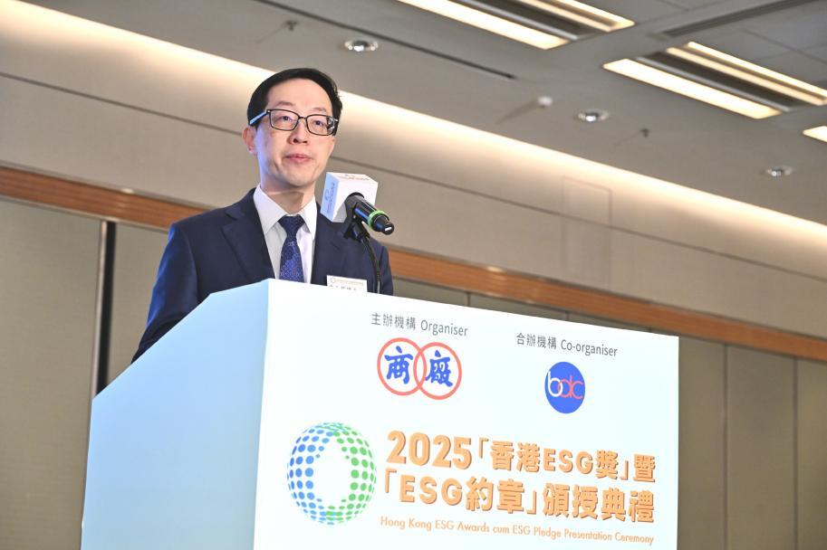 香港中华厂商联合会会长卢金荣致辞