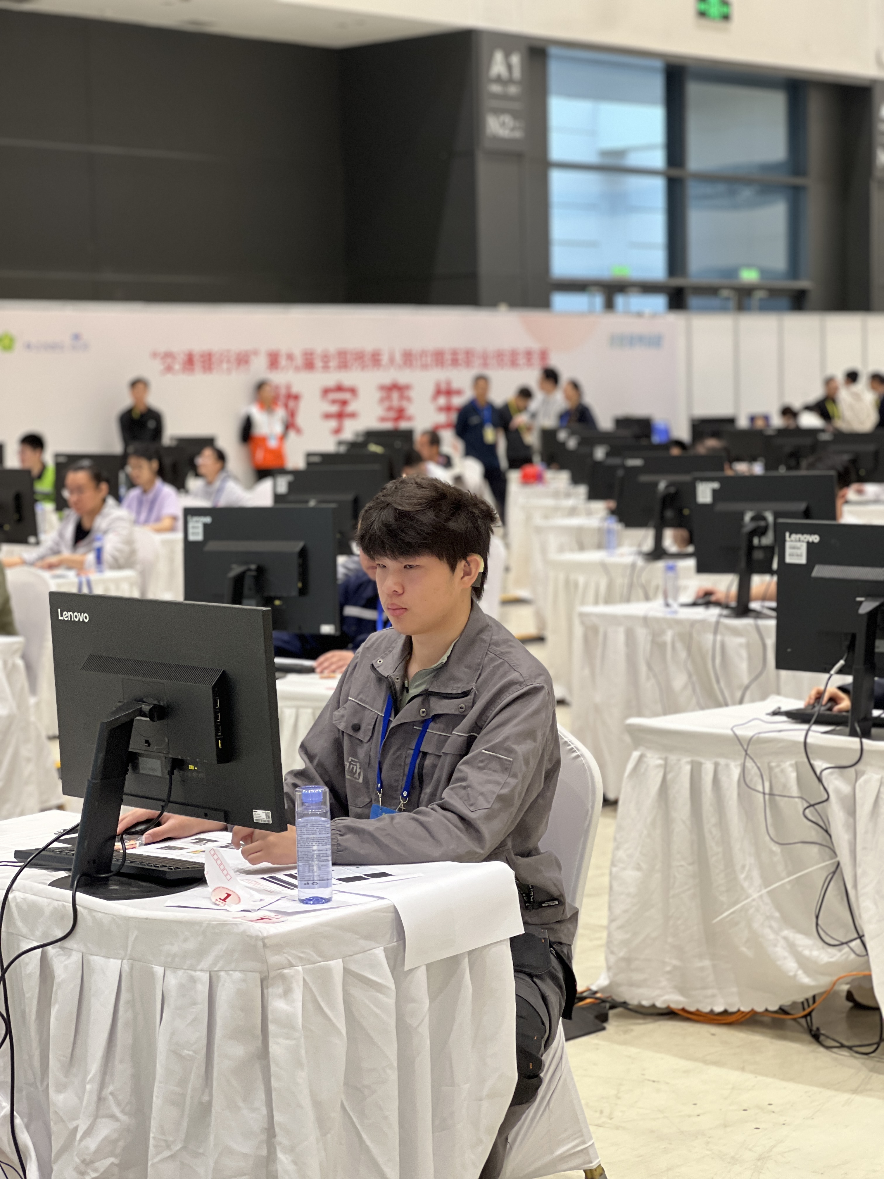 数字孪生里构新图，点翠针尖传古韵：一场残疾人职业技能竞赛的“双轨叙事”