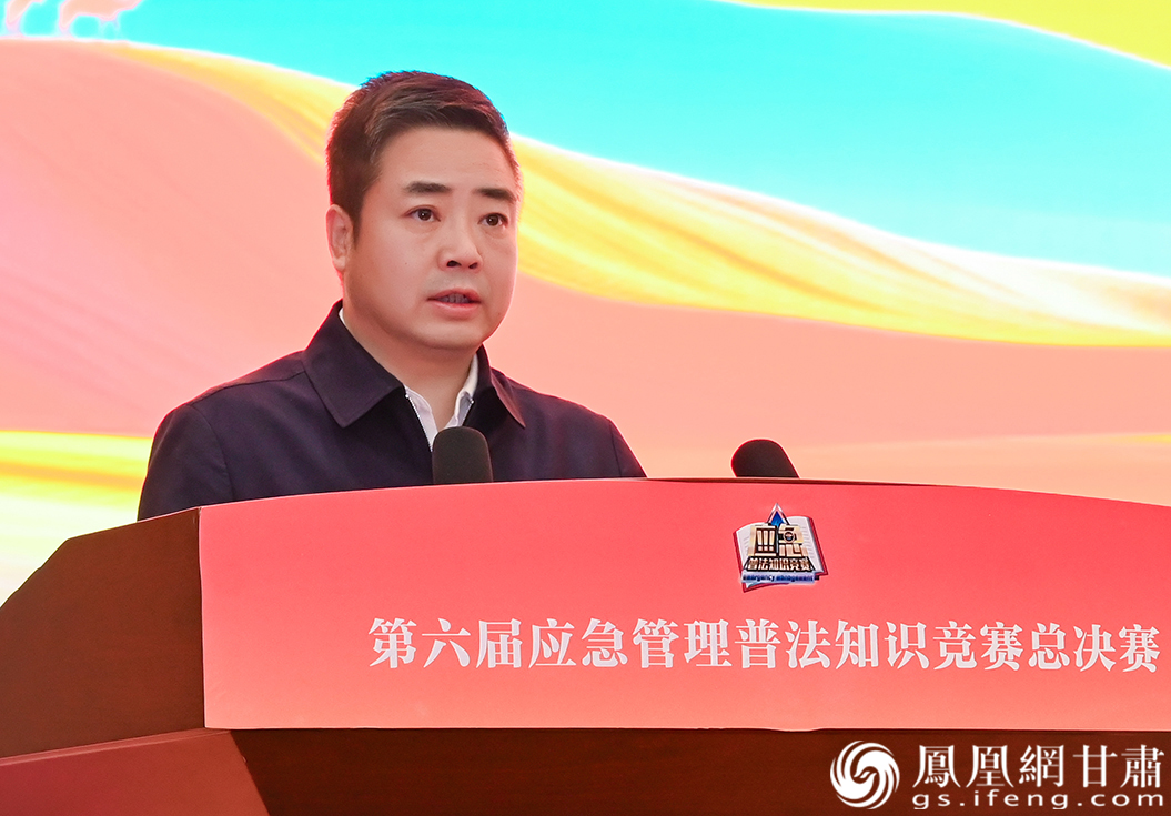 兰州新区党工委副书记左龙表示，此次竞赛将推动形成“遇事找法、解决问题靠法”的良好社会氛围。侯锐　摄