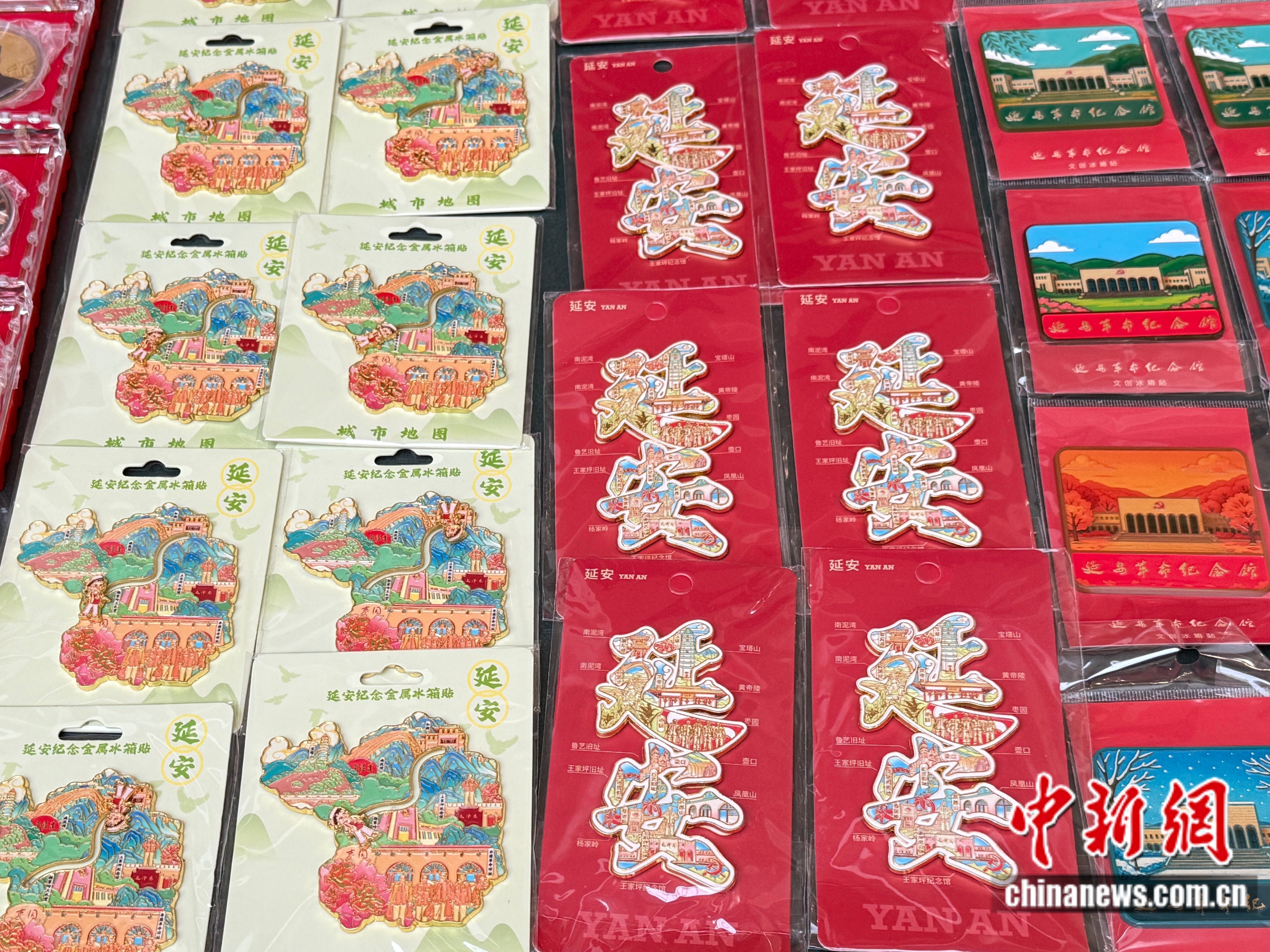 延安革命紀念館內的文創產品。邵萌 攝