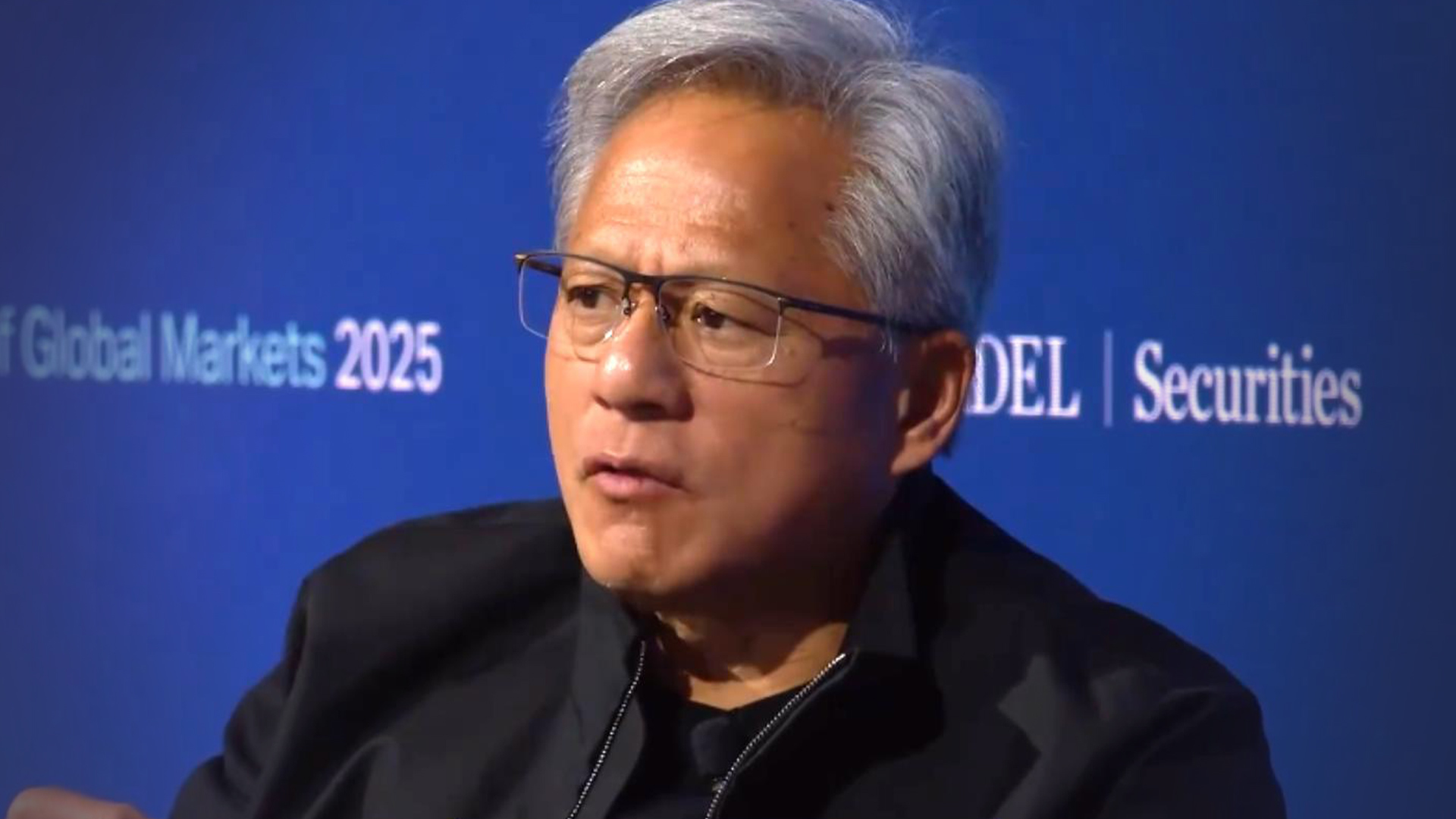 英伟达在华高端芯片市场份额已从95%降至0%，黄仁勋：伤害中国的事，往往更严重地伤害美国