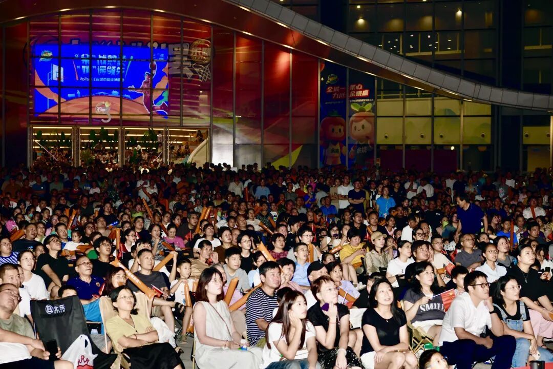 市公共文化中心的篮球主题嘉年华第二现场。李迪佳/摄