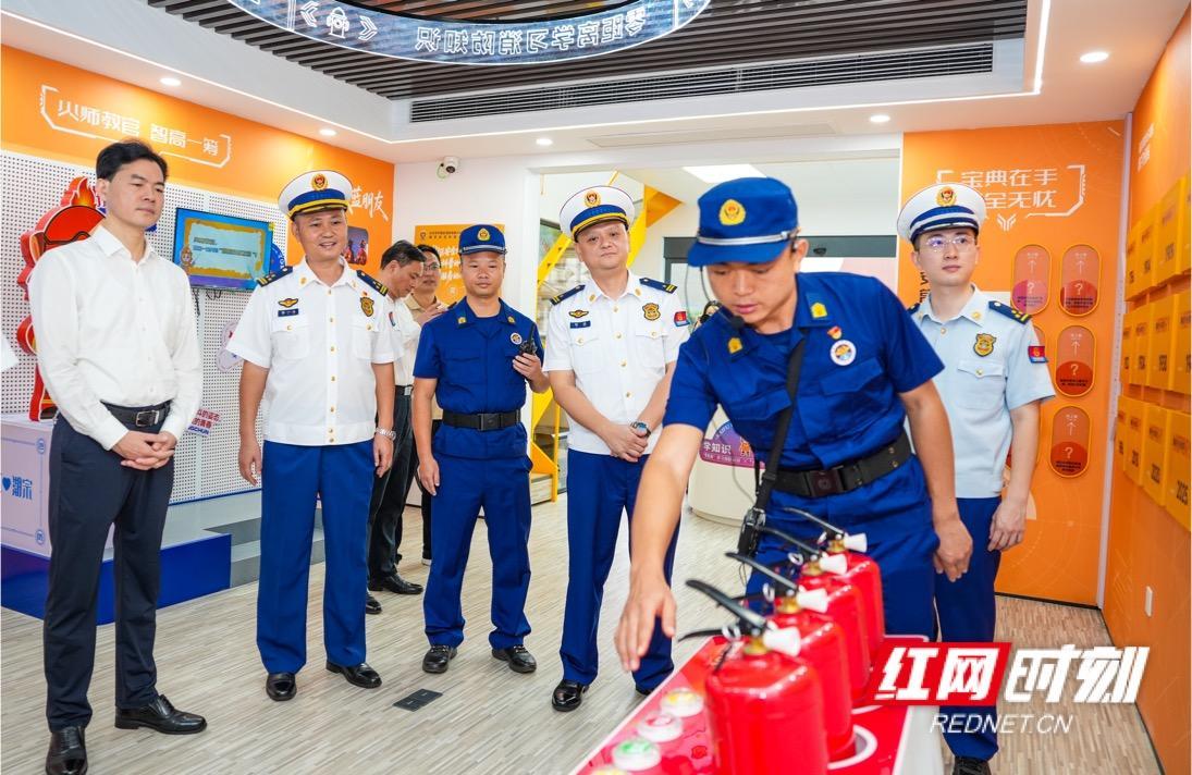 站点一层为消防便民服务区与宣传科普互动区。
