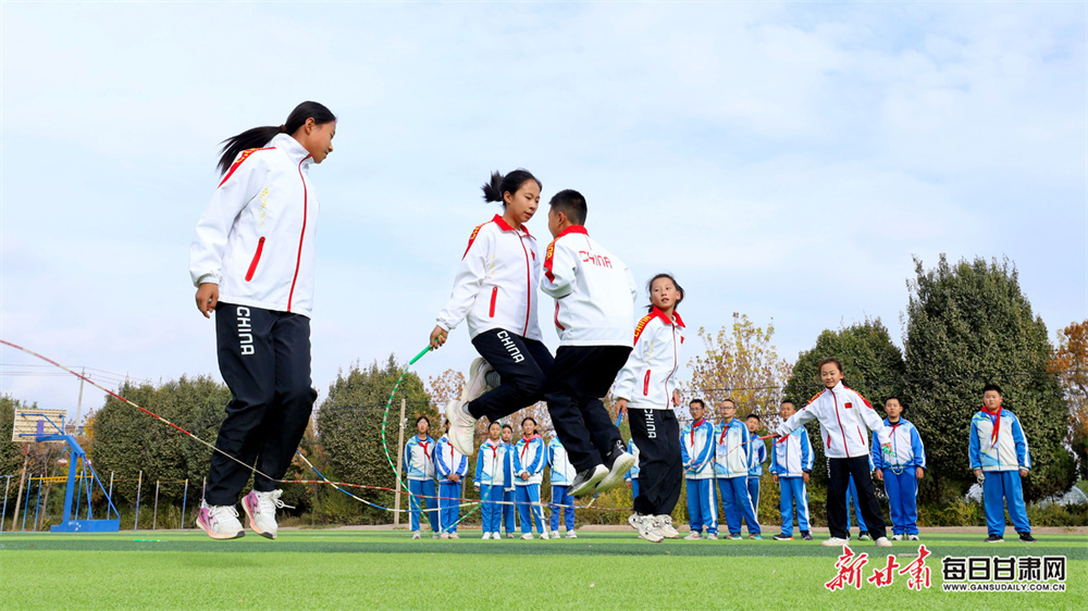 甘肃高台:一根跳绳串起少年成长路