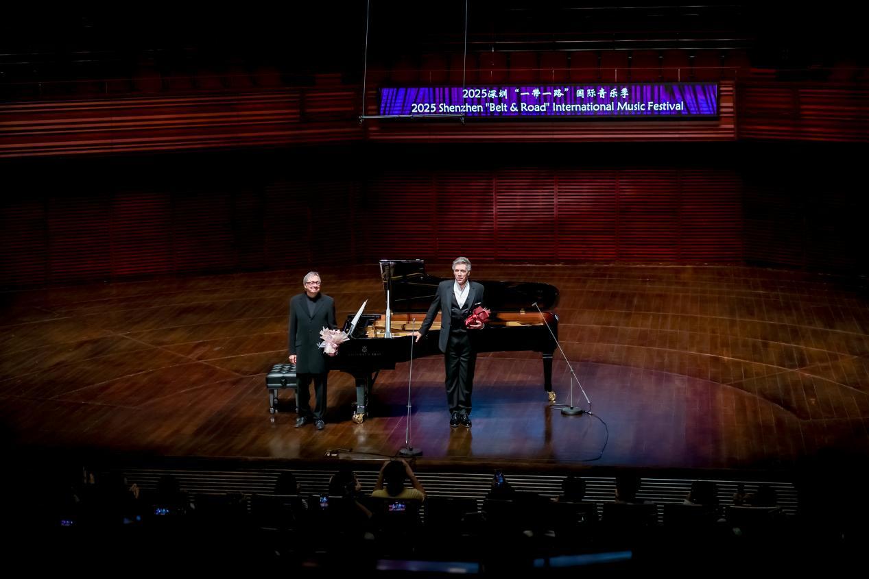 钢琴：沃尔夫拉姆・里格（左），男中音：托马斯・汉普森（右）