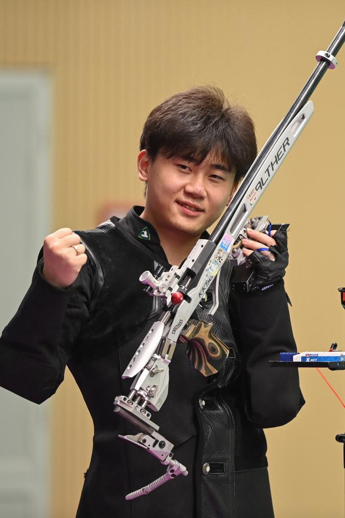 10月17日，陕西队选手刘宇坤在比赛后庆祝。新华社记者 丁磊 摄