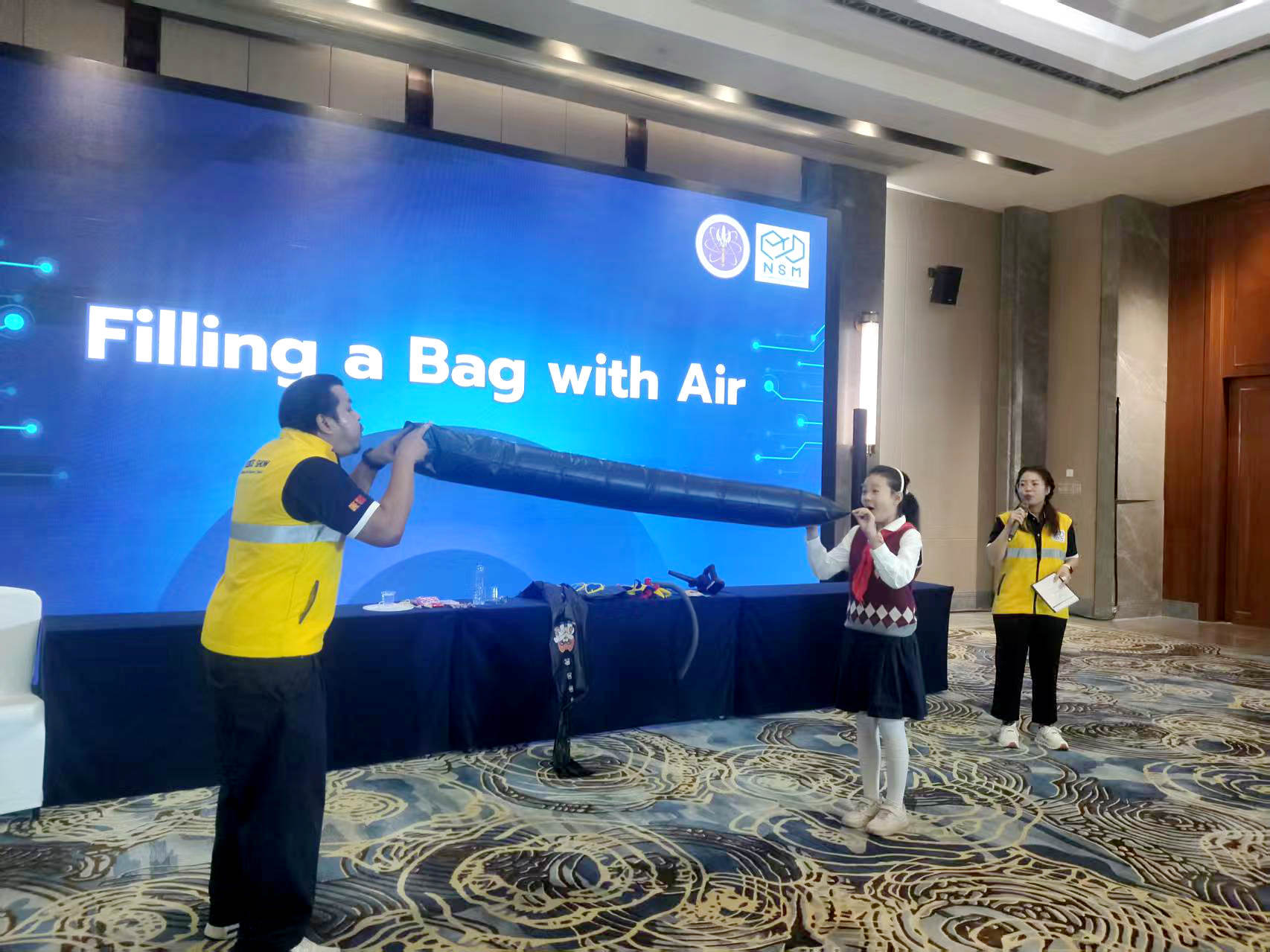 东湖论坛“一带一路”国际科普表演秀 上演“硬核”科普