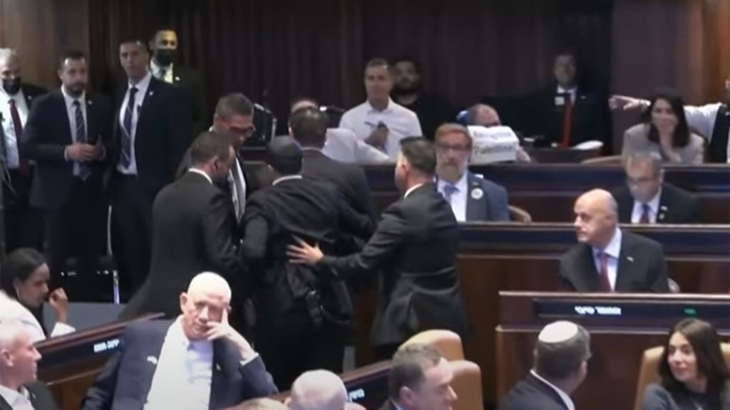 特朗普在以色列议会演讲被打断