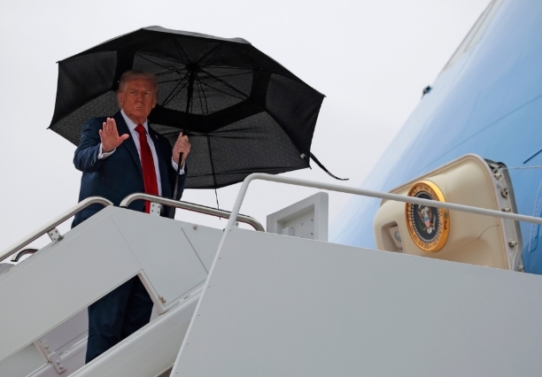 特朗普:听说阿富汗和巴基斯坦正在交战,等我回来再说