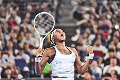 高芙庆祝夺冠 楚天都市报极目新闻记者任勇摄