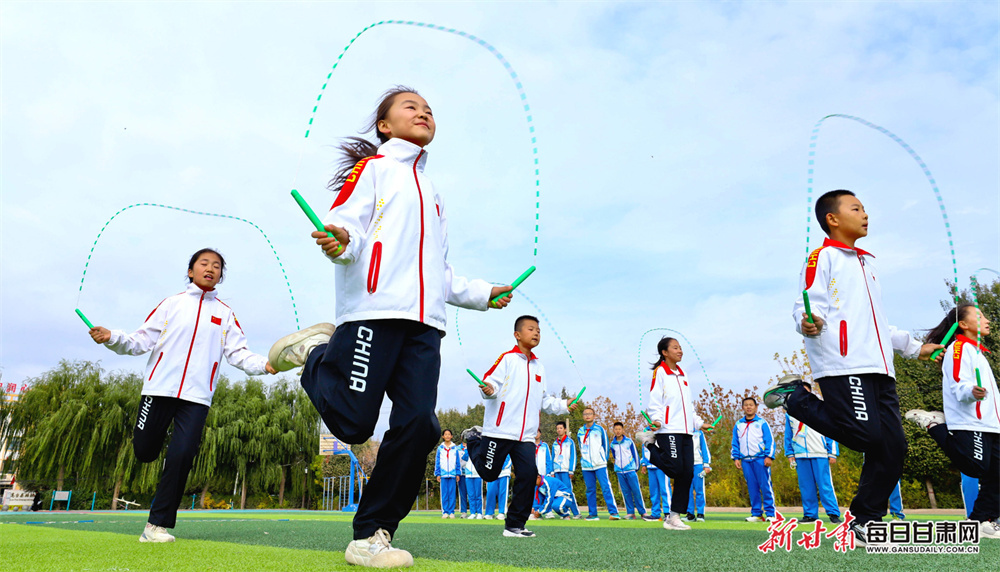 甘肃高台:一根跳绳串起少年成长路