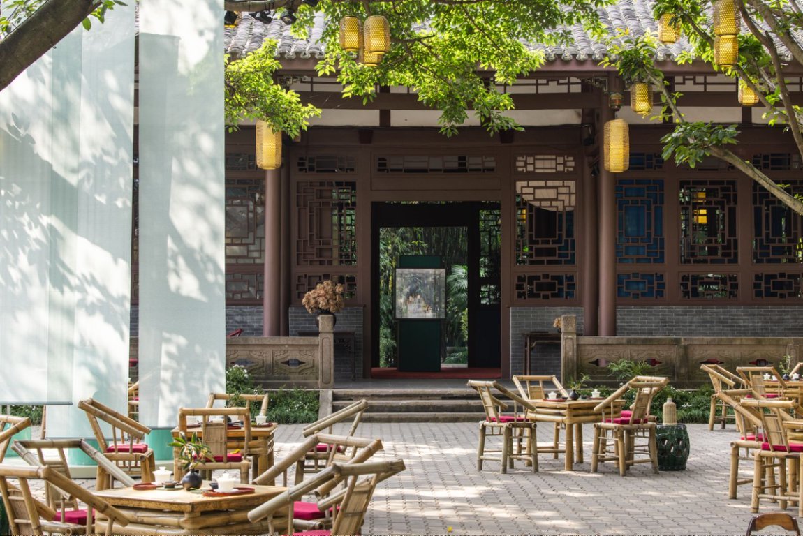 “成都，耍起”路易威登以阅读、香氛与美食庆祝新版《城市指南》成都特辑发布