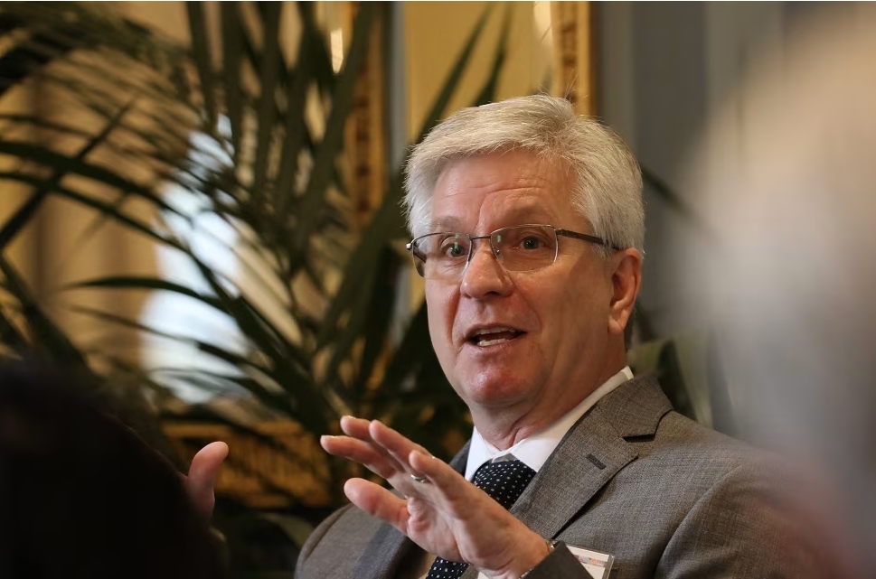 美联储大鸽派立场生变？沃勒：支持10月降息 之后须谨慎行动