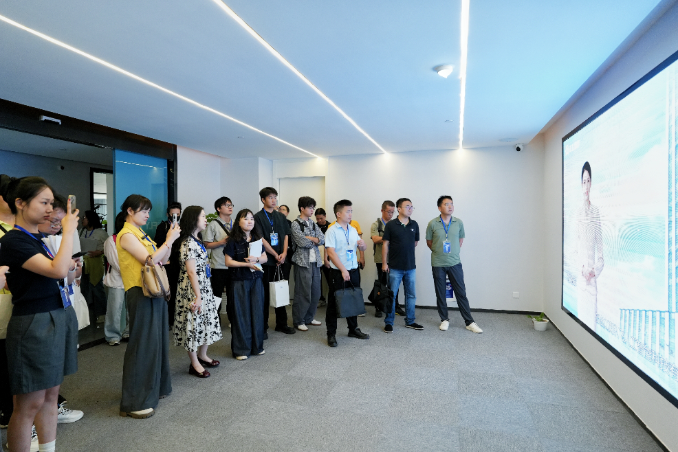 南昌红谷滩“智启新未来”：VR与AI共绘数字产业新图景