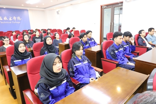 印尼国际学生参加开学典礼