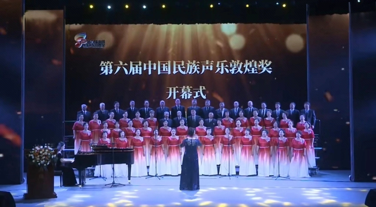 敦煌市枫叶合唱团演唱《我和我的祖国》