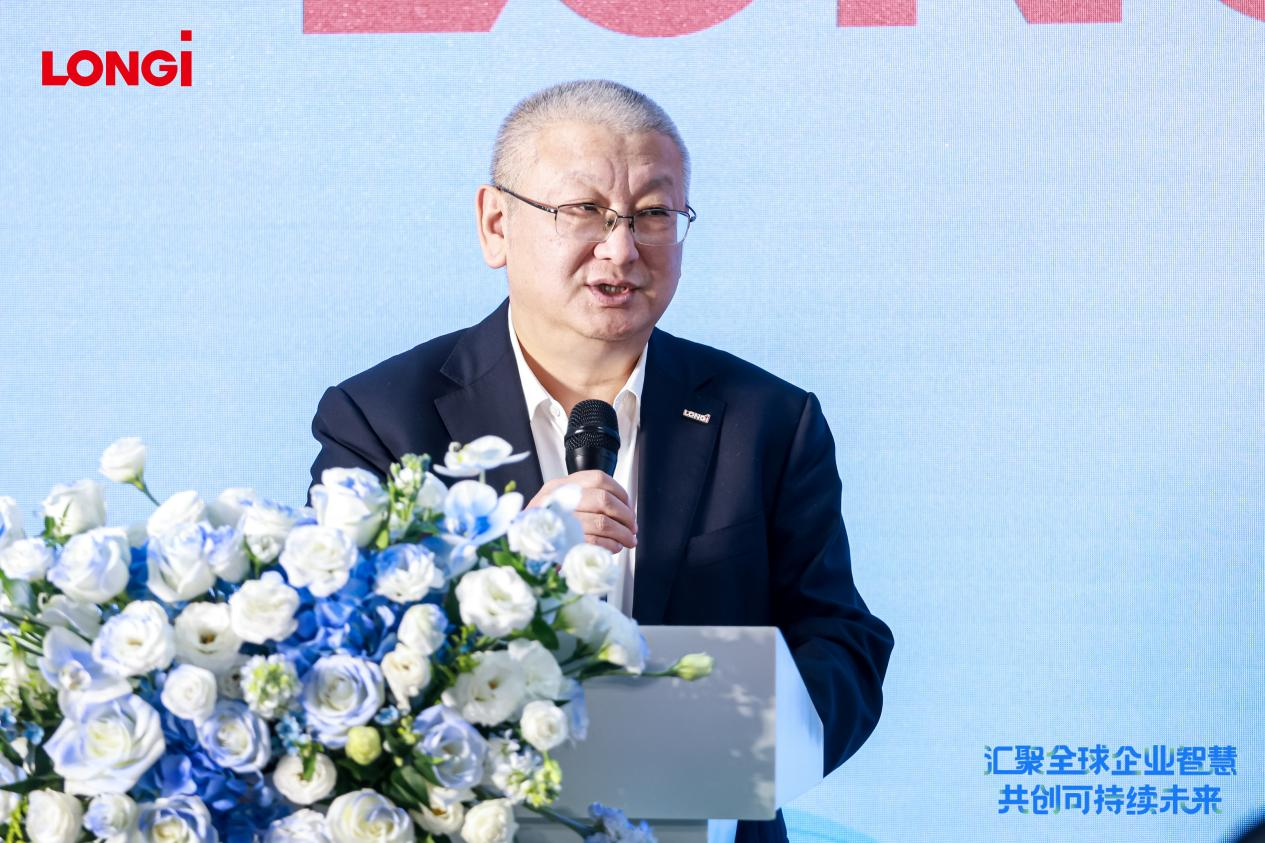 隆基参与发起“2025企业可持续品牌西安倡议”同时被授予“ESG榜样示范基地”