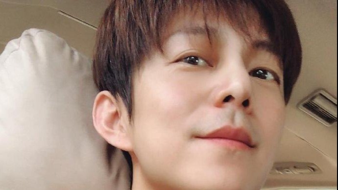 51岁何炅坦言：精力大不如前,我现在特别痛苦,又近视又老花封面图