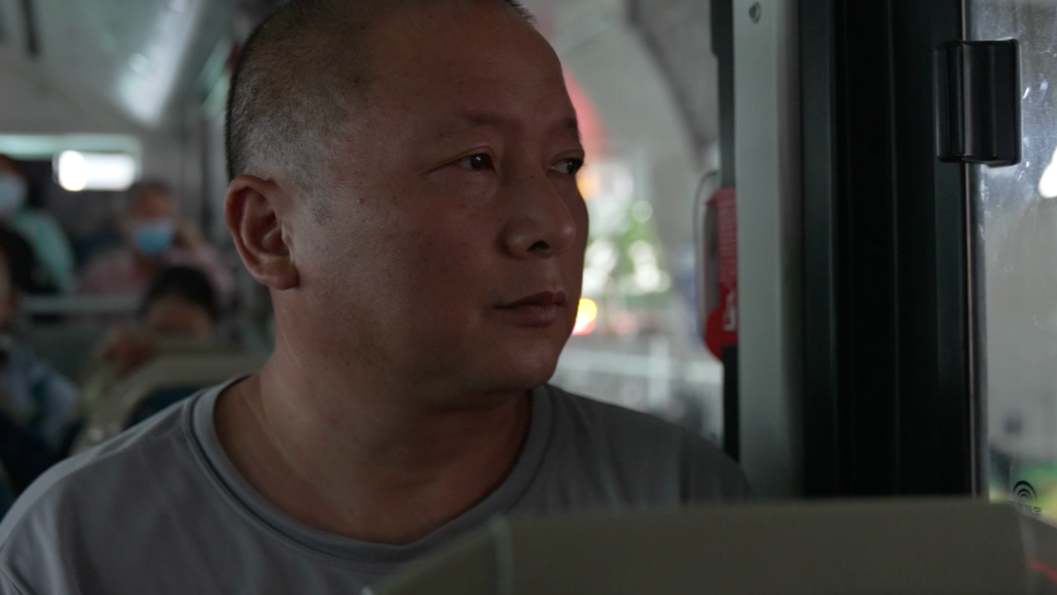 经历多年网络劝生，徐世海承受巨大精神压力，不敢再轻易打开“约死群”：那个群我看不了了，再耗自己都会出事