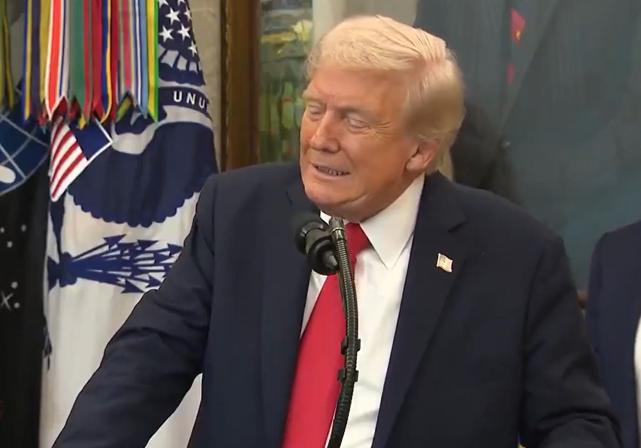 特朗普:我问普京“介不介意我卖几千枚战斧导弹给乌克兰”,他不喜欢