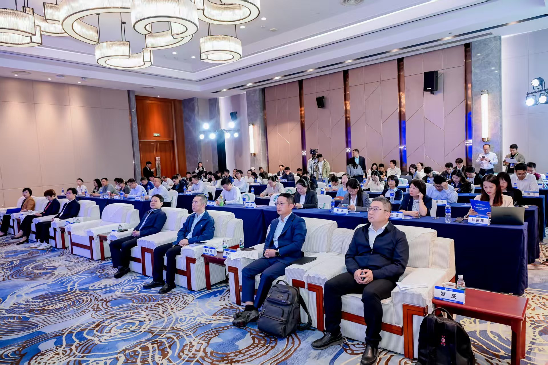 科技金融赋能新质生产力 2025东湖论坛金融助力新质生产力发展论坛在武汉举行