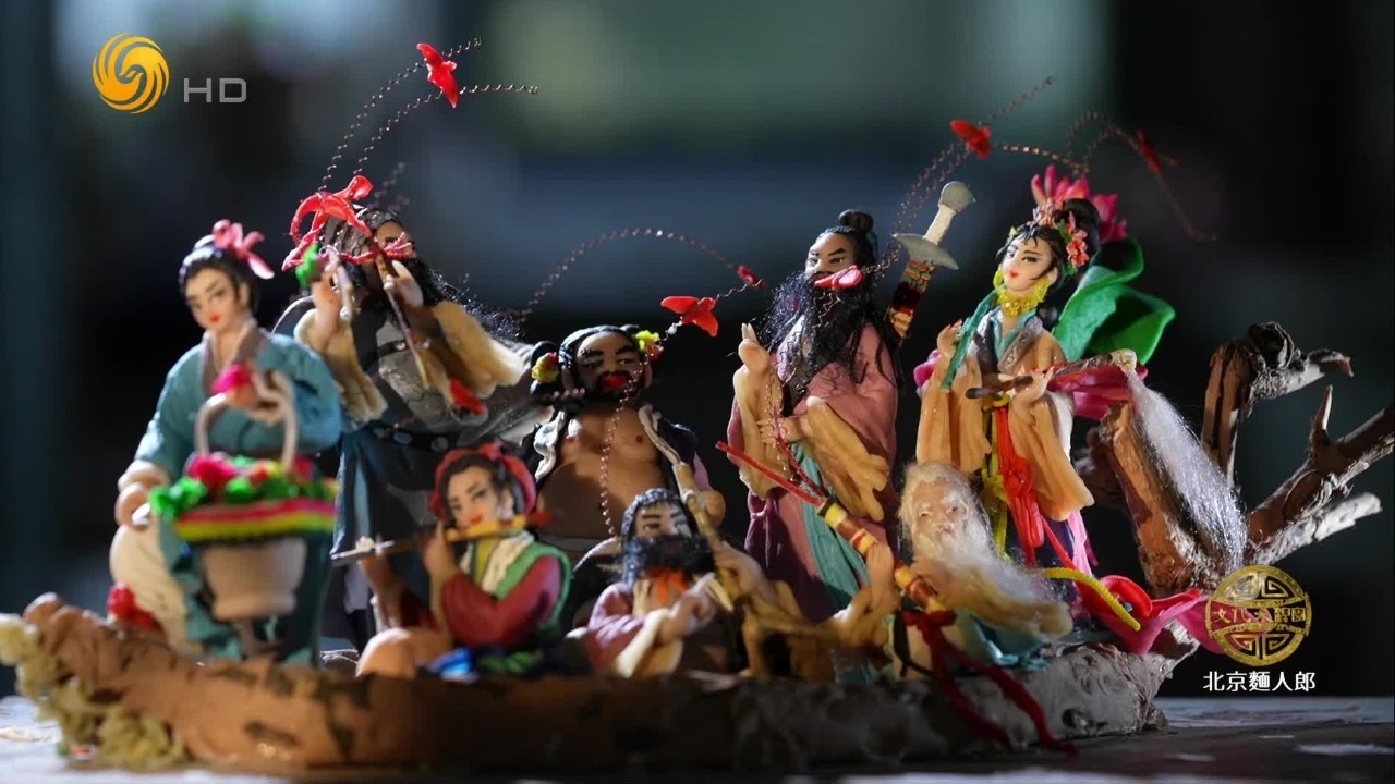 郎志丽的面人不但精巧，还带着叙事的意味，仿佛一幅幅立体的“连环画”