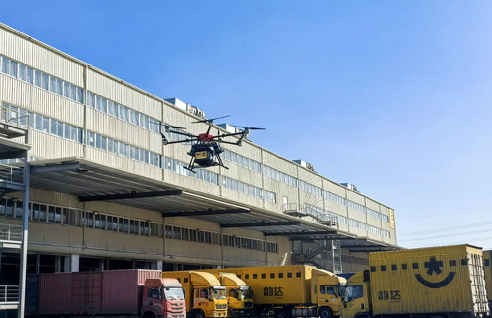 1月17日,济南低空经济应用场景率先在快递物流行业试水,首条低空物流线路在长清区试航成功。