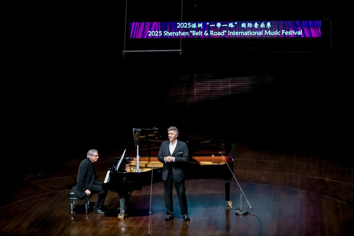 钢琴：沃尔夫拉姆・里格（左），男中音：托马斯・汉普森（右）