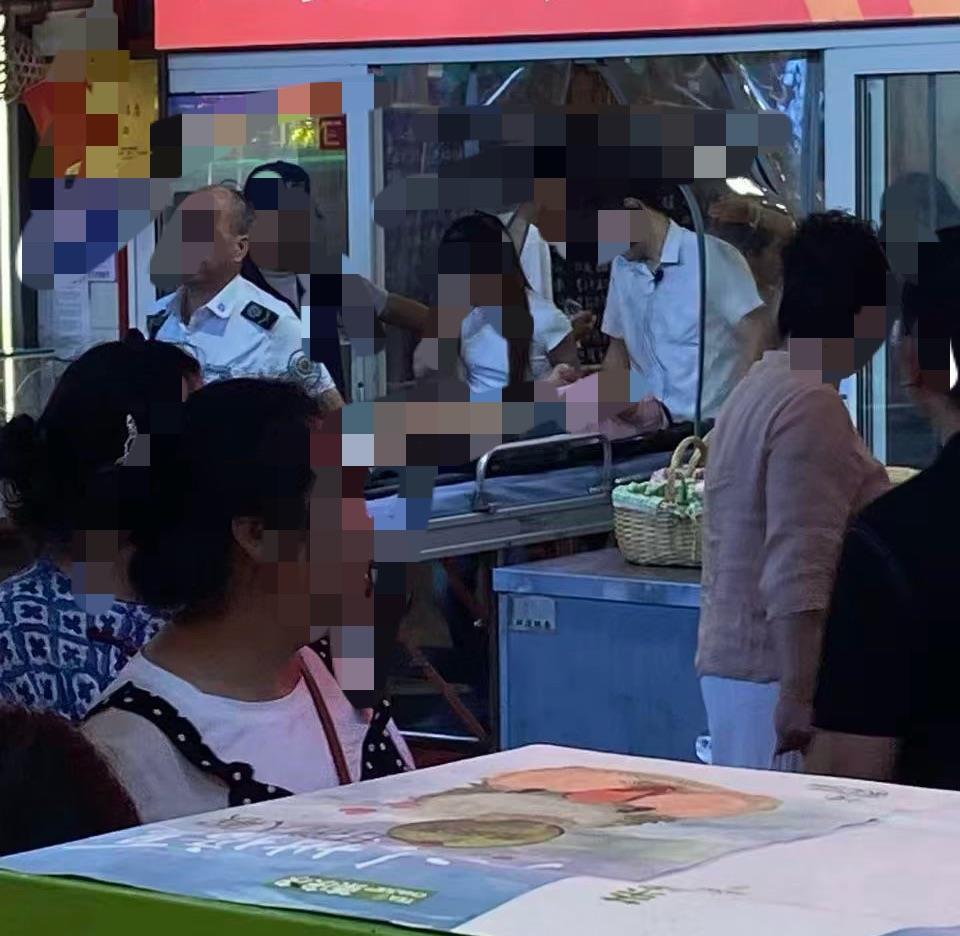 广东女子在南昌吃小炒辣到送医 店家:辣度属本地常规水平