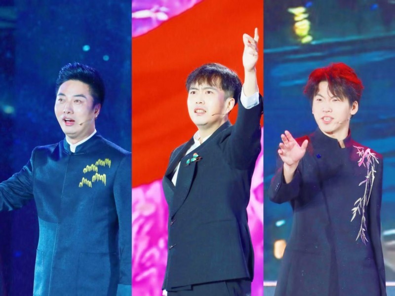(图13)主持人王磊、杨承谚和青年演员张力夫带来欧震的《月光下的中国》,向祖国母亲深情告白