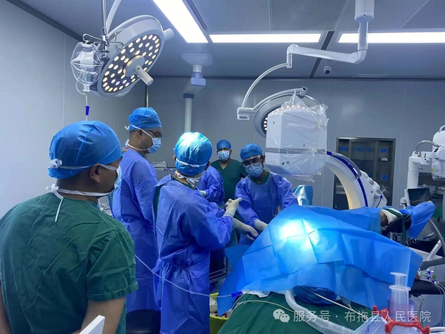 跨越2600公里的“髓”心接力！布拖首例高難度手術，讓年輕頂梁柱重獲新生