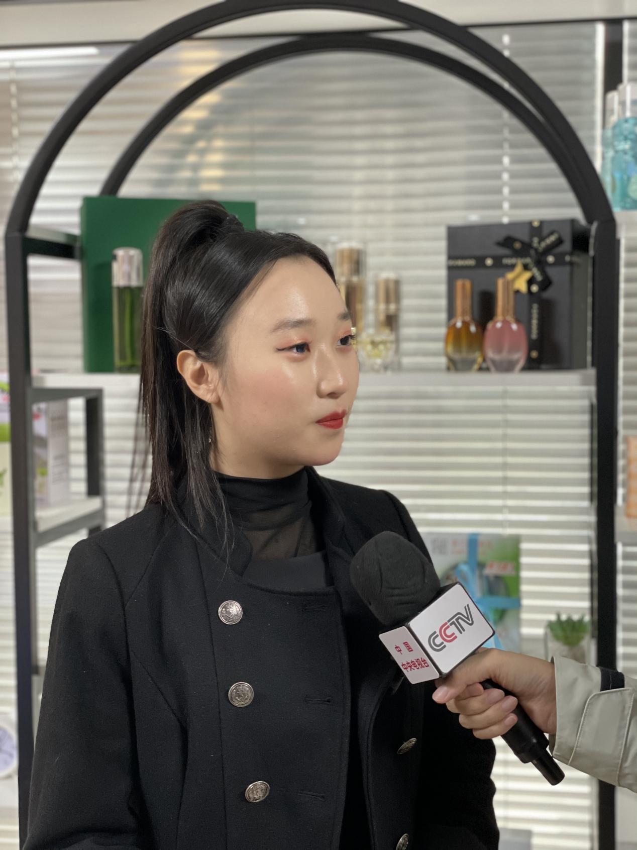 从英语专业到全国零售冠军:00后女孩陈俪夫的“黑马”逆袭(图1)