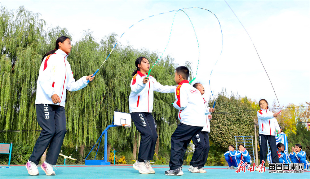 甘肃高台:一根跳绳串起少年成长路