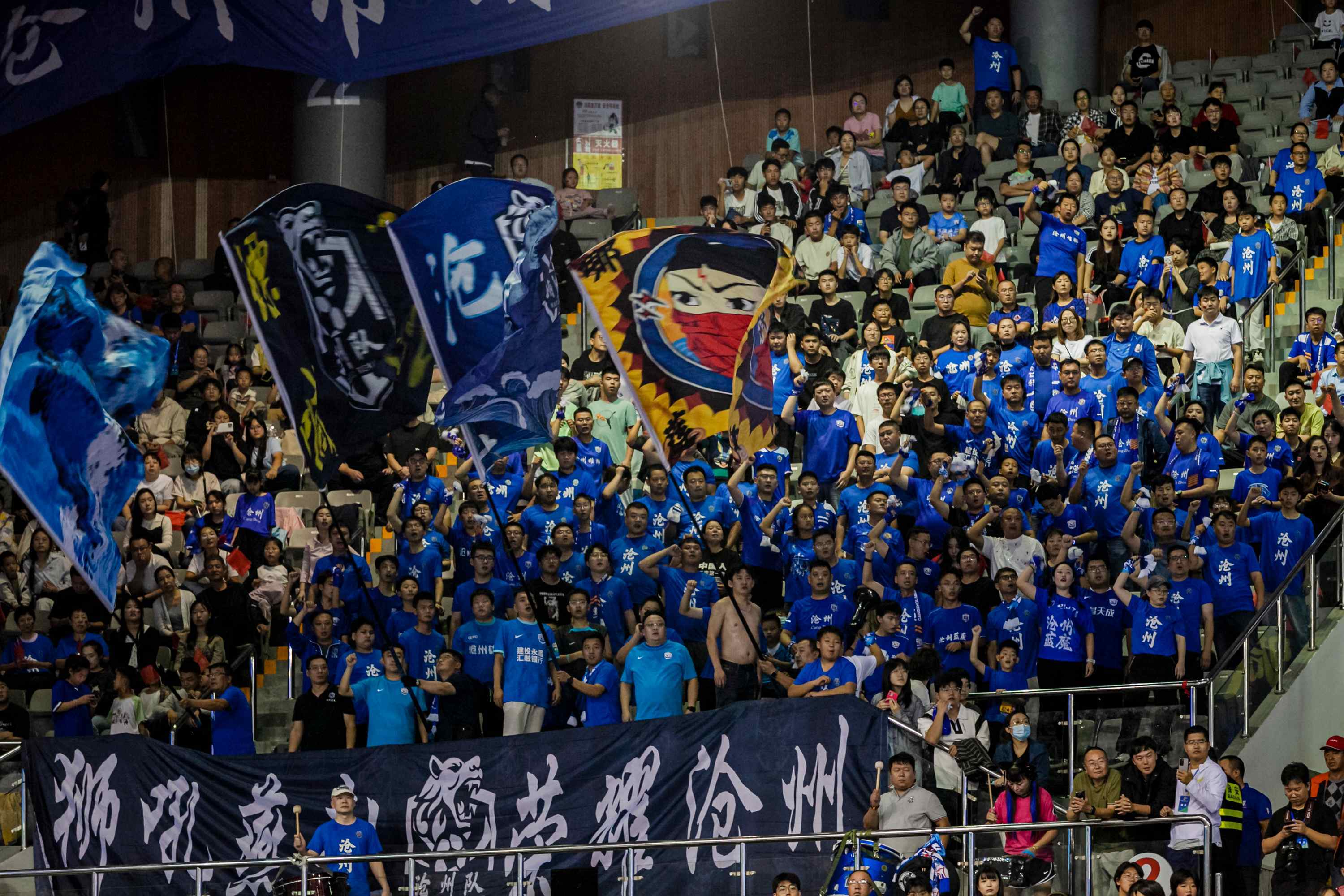 【组图】河北沧州：球迷成为看台“风景”