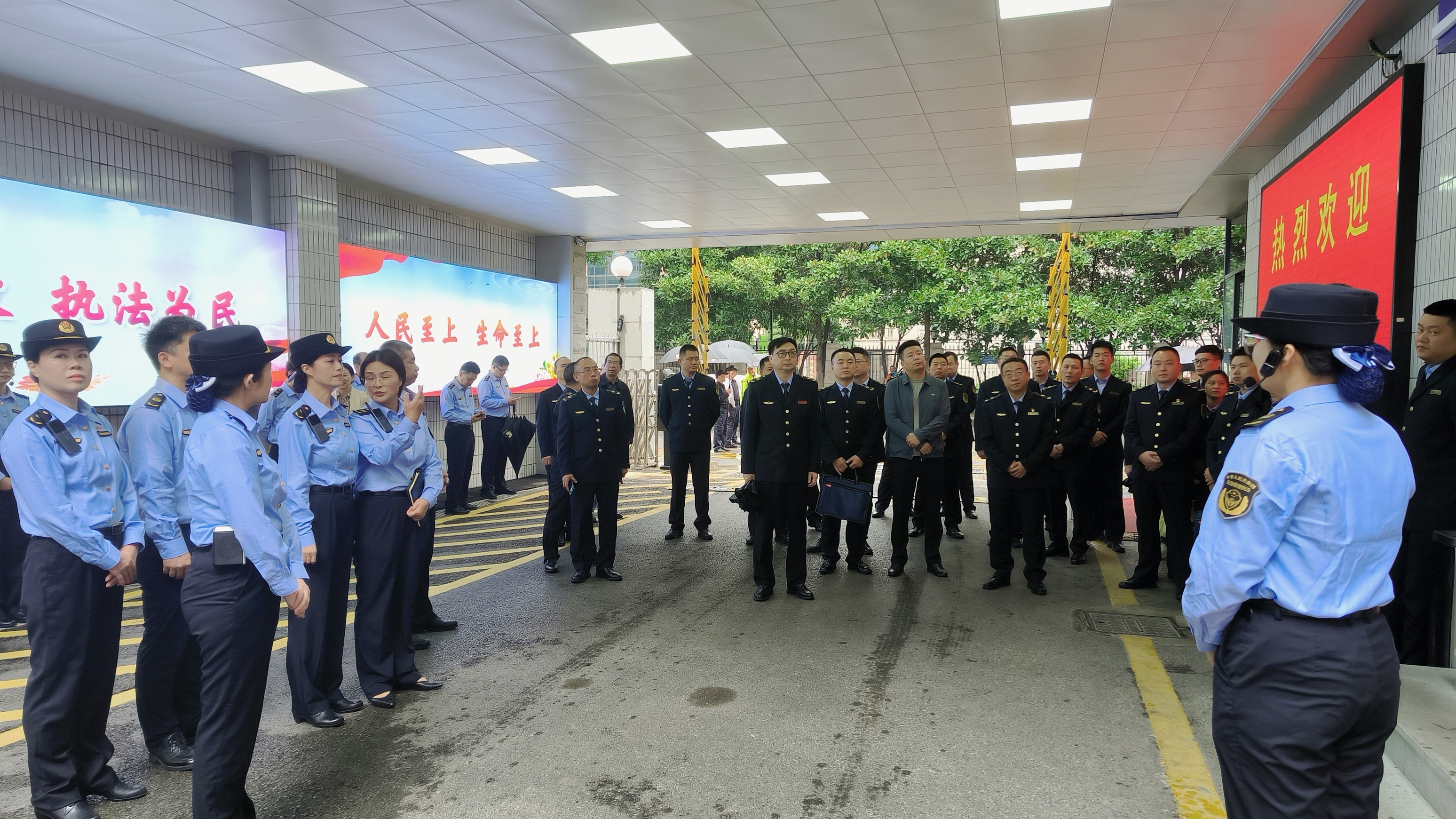 湖北省应急管理执法机构负责人培训班学员赴武汉市应急管理综合执法支队观摩学习