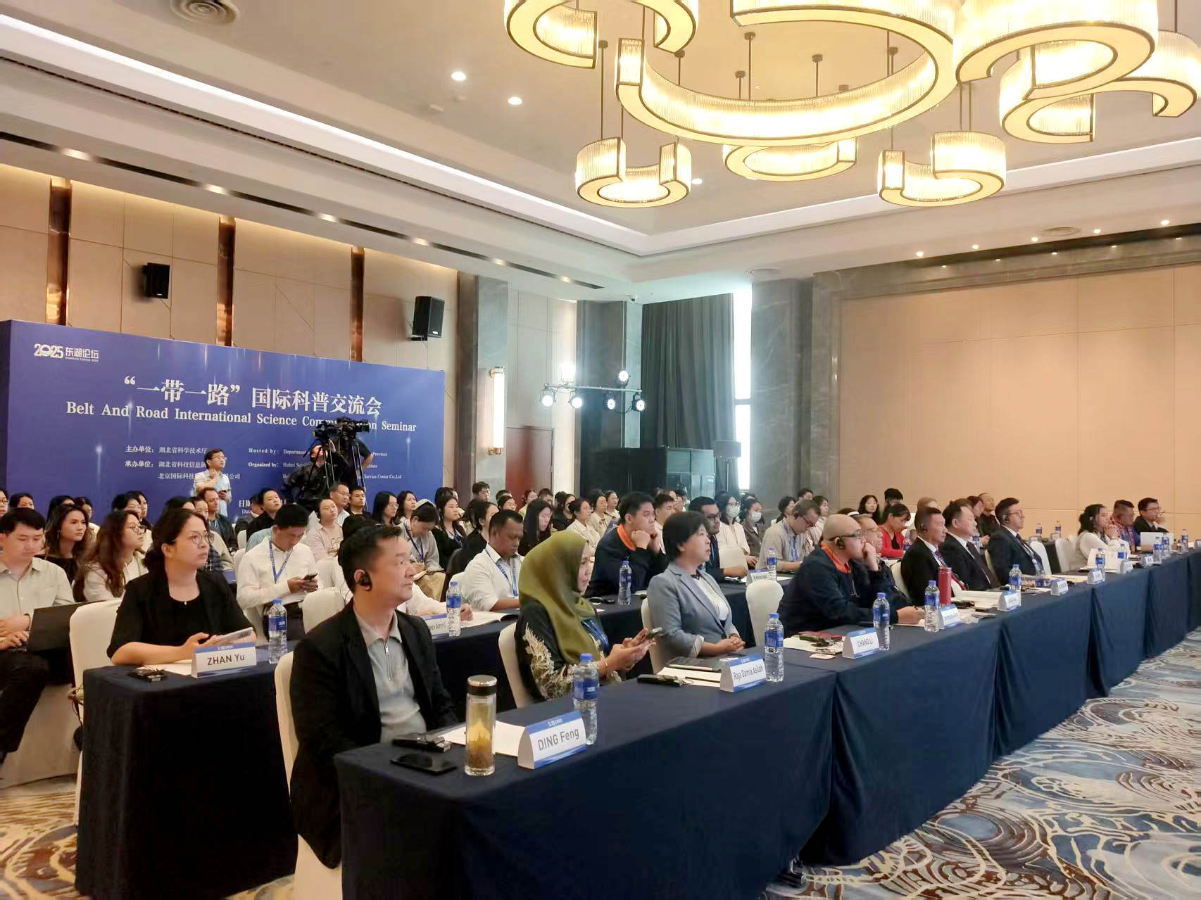 以科普架起“桥梁”促进合作 东湖论坛“一带一路”国际科普交流会在武汉举行