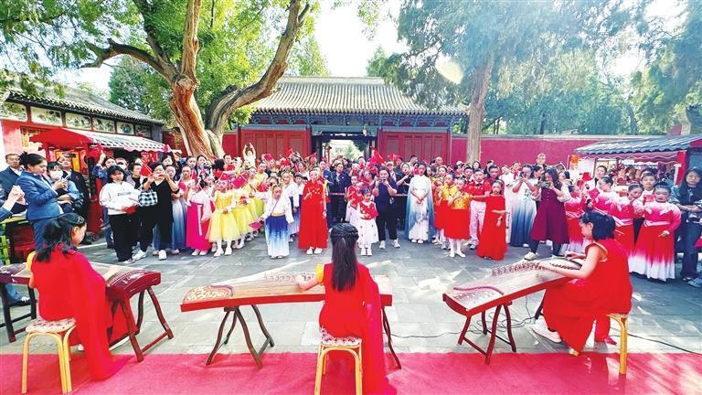 武威文庙景区国庆主题音乐会演出现场 金奉乾