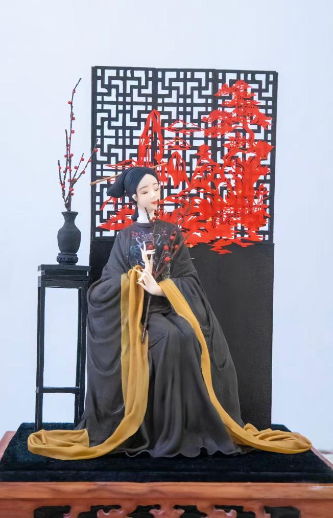 这是烟台“00后”面塑匠人周天聪的面塑作品《仕女图》（10月6日摄）。新华社发