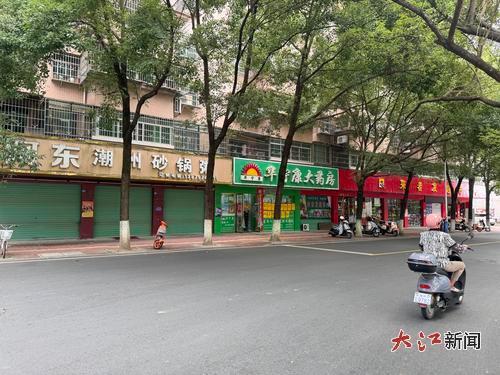 业主通过拍卖所购的龙南市观彩岭小区商铺。