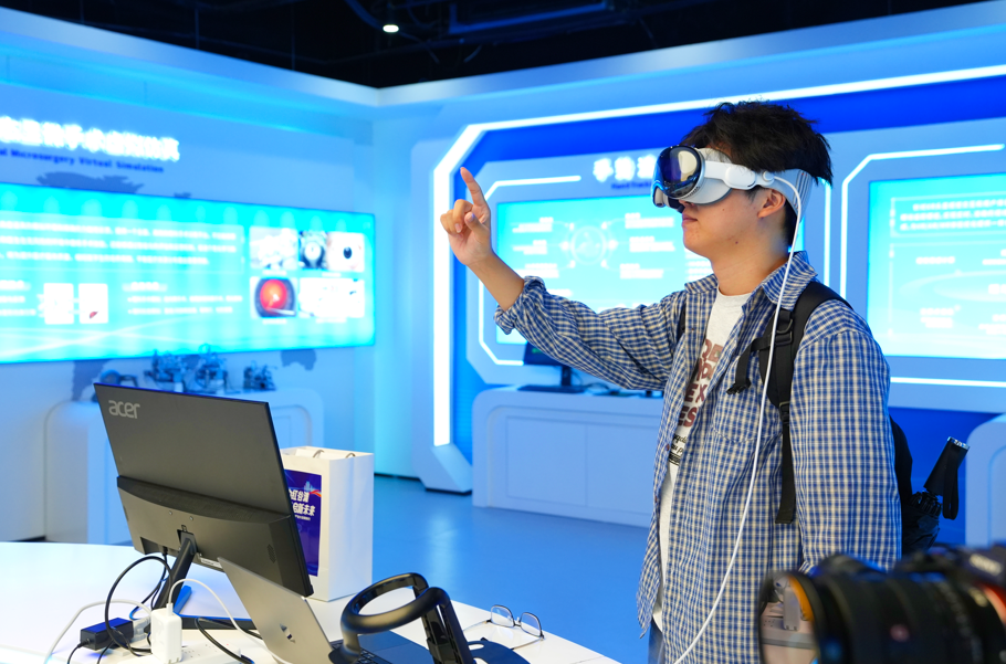 南昌红谷滩“智启新未来”：VR与AI共绘数字产业新图景