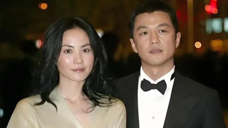 其实李亚鹏只离了两次婚！过往前任太知名，每段感情都是女方受伤封面图