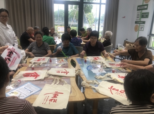 巧手绘帆布，绿色“袋”回家