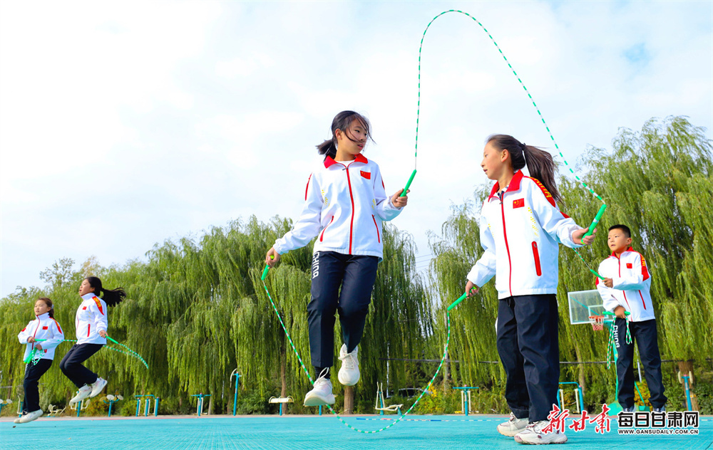 甘肃高台:一根跳绳串起少年成长路
