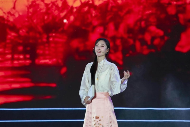 (图5)素颜女神王丽坤深情演绎《教我如何不想他》,美轮美奂。