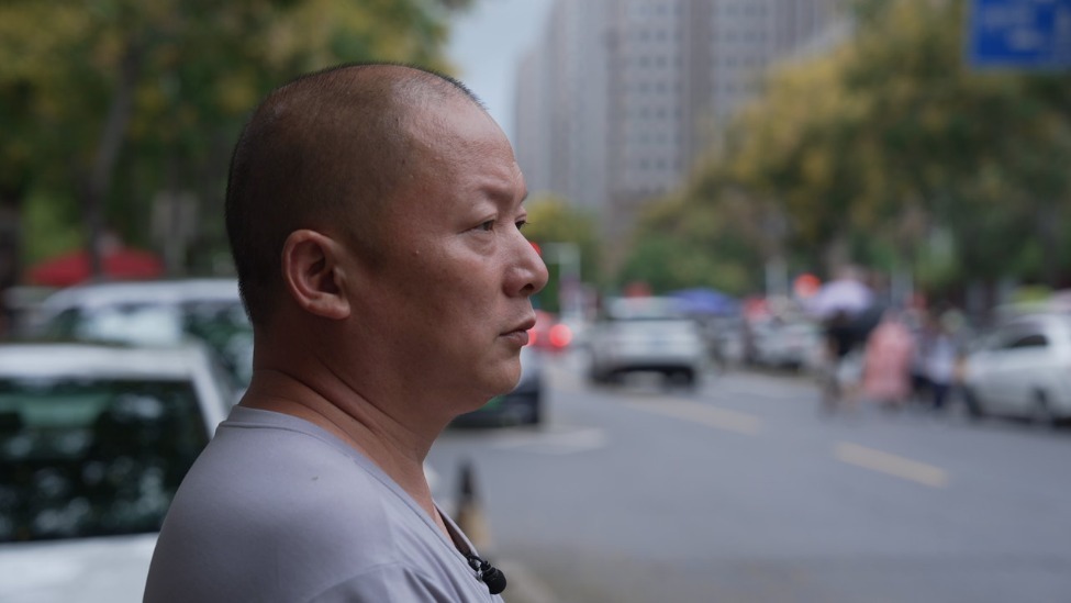 留守女孩省吃俭用买单程票见网友，遭轮奸拍裸照后崩溃轻生