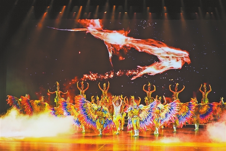 9月23日晚，“明月照宜春”2025宜春&middot;第十九届月亮文化旅游节开幕晚会，中国歌剧舞剧院表演的《日月恋曲》。