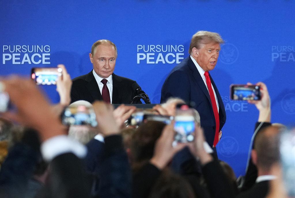 特朗普与普京长时间通话 “会晤”与“战斧”成话题