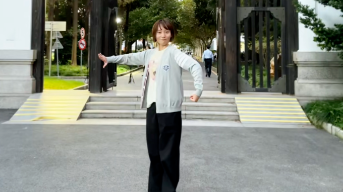 千万粉丝网红，发视频入学复旦大学，录取通知书被发现有猫腻封面图